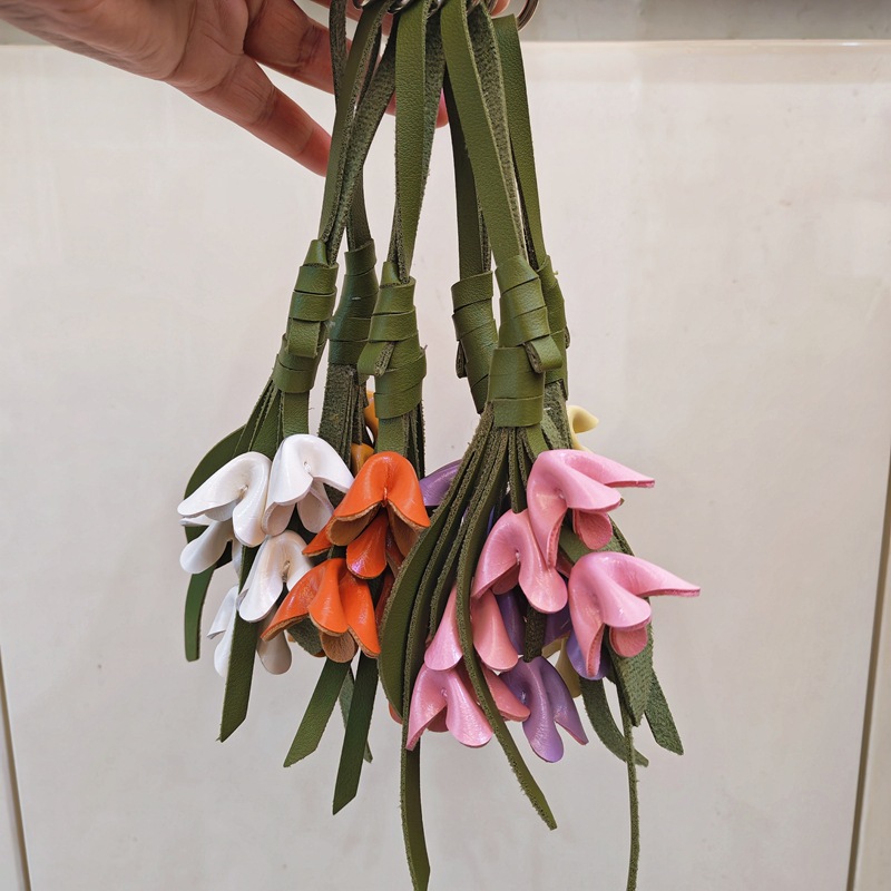 Pingente de Couro Artesanal co - Men Accessories Bouquet avaliação e preço