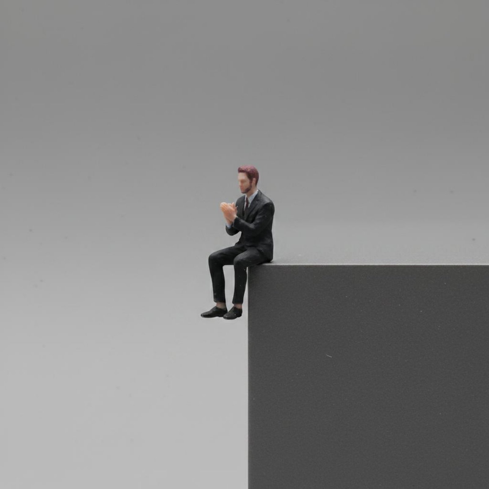 Figura de Homem Sentado em Esc - Men'S Suit Accessories avaliação e preço